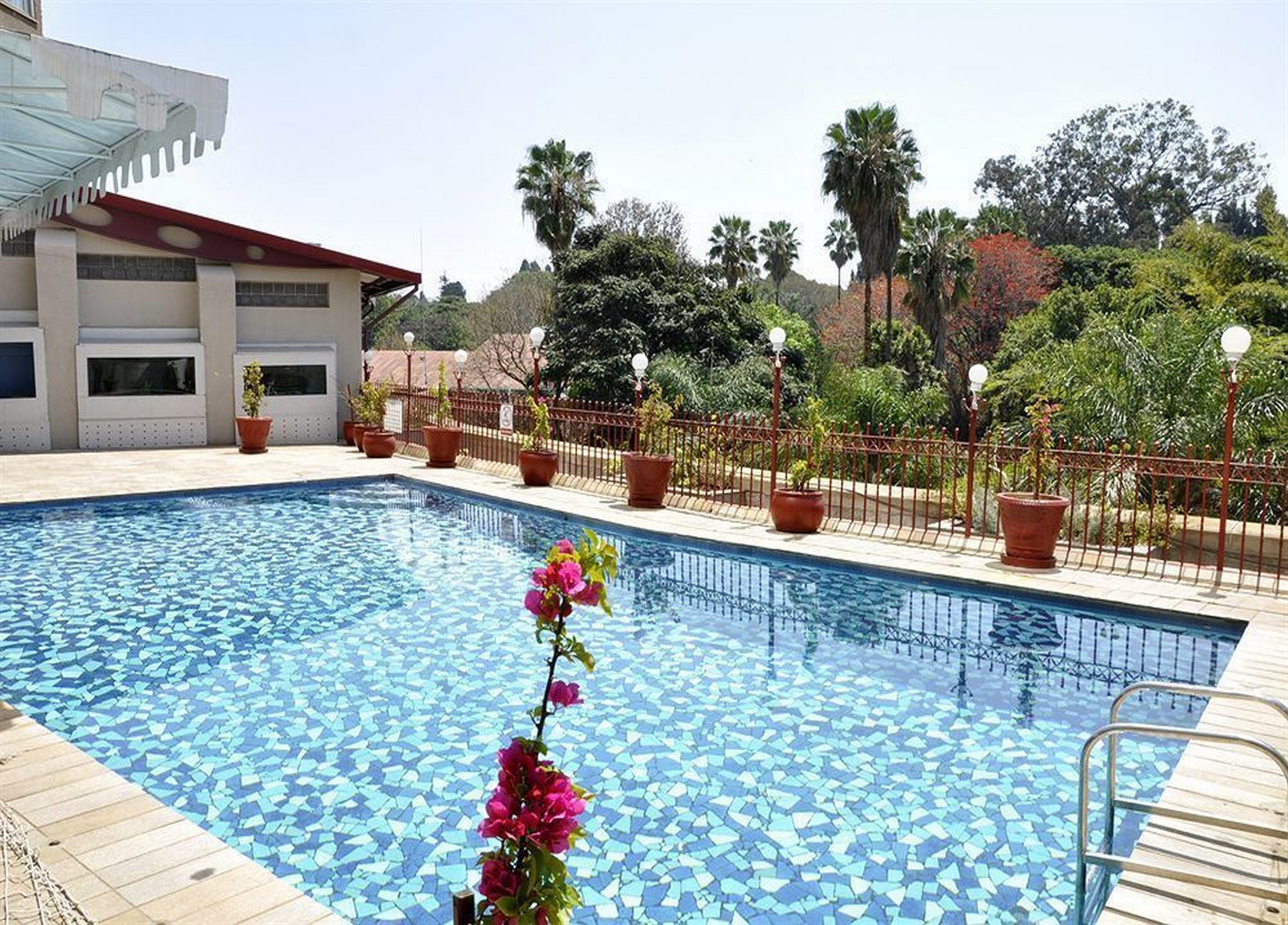 Monomotapa Hotel Хараре Екстериор снимка