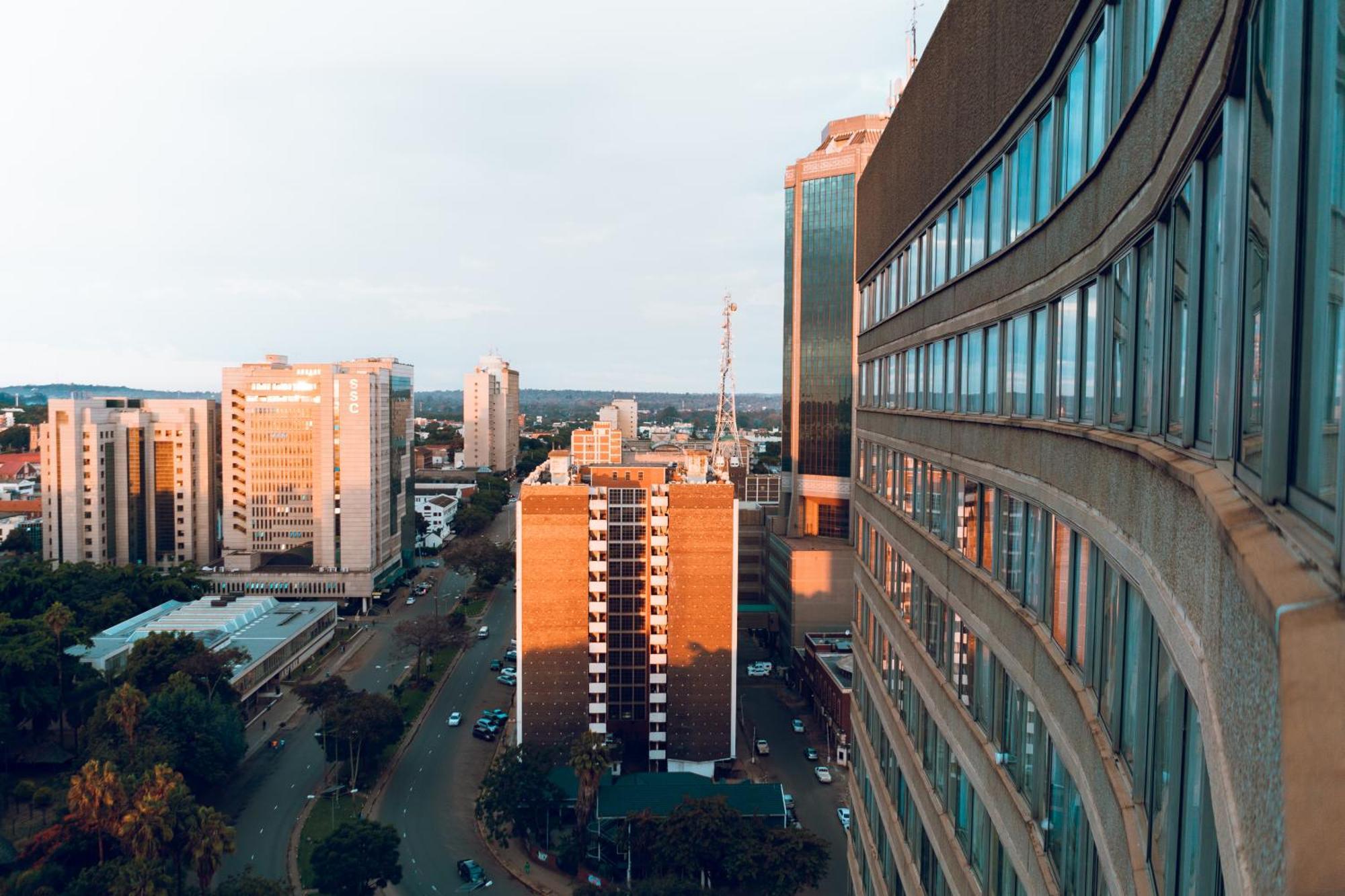 Monomotapa Hotel Хараре Екстериор снимка