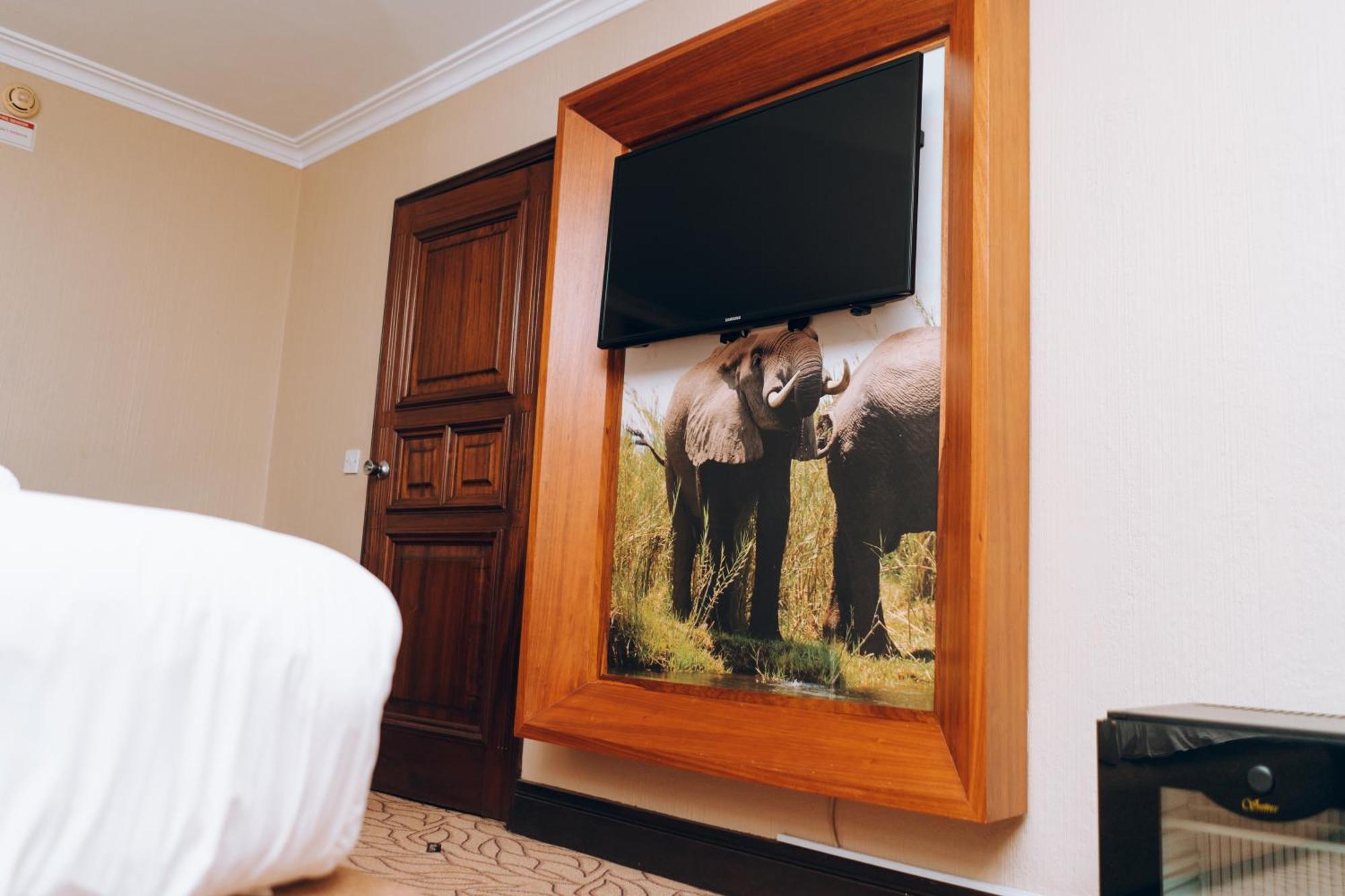 Monomotapa Hotel Хараре Екстериор снимка