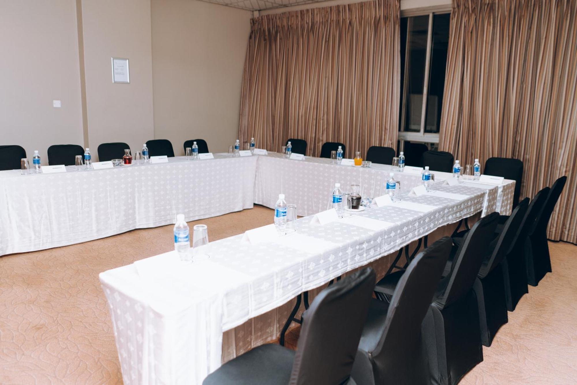 Monomotapa Hotel Хараре Екстериор снимка
