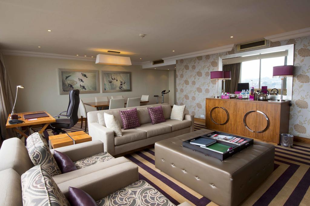 Monomotapa Hotel Хараре Екстериор снимка