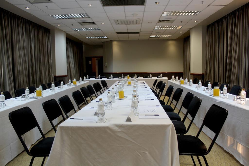 Monomotapa Hotel Хараре Екстериор снимка
