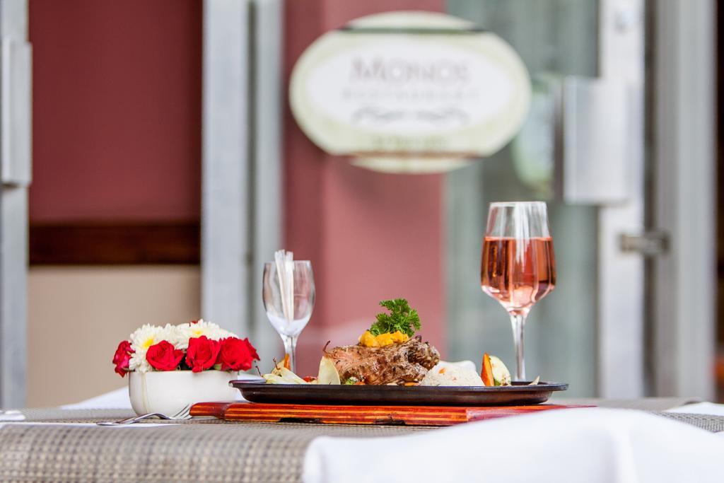 Monomotapa Hotel Хараре Екстериор снимка